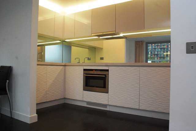  Image of 1 bedroom Flat to rent in Pan Peninsula Square London E14 at Canary Wharf, E14 9HN