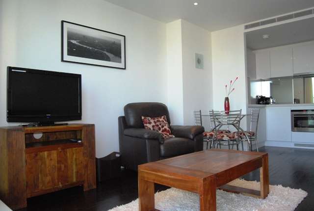  Image of 1 bedroom Flat to rent in Pan Peninsula Square London E14 at Canary Wharf, E14 9HJ