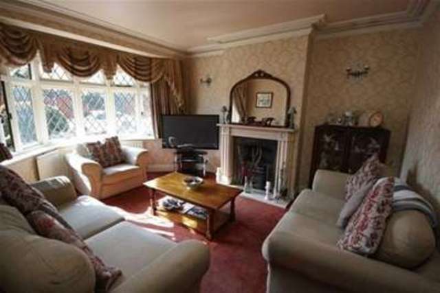  Image of 5 bedroom Semi-Detached house for sale in Park Avenue Woodford Green IG8 at Park Avenue  Woodford Green, IG8 0EU