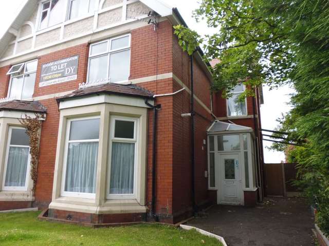  Image of Studio flat to rent in Park Road Blackpool FY1 at Park Road  Blackpool, FY1 4JF