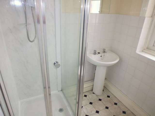  Image of Studio flat to rent in Park Road Blackpool FY1 at Park Road  Blackpool, FY1 4JF