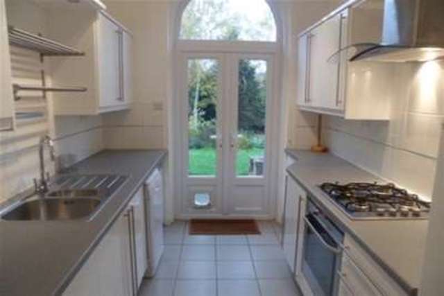  Image of 2 bedroom Flat to rent in Park Valley Nottingham NG7 at Nottingham, NG7 1BS