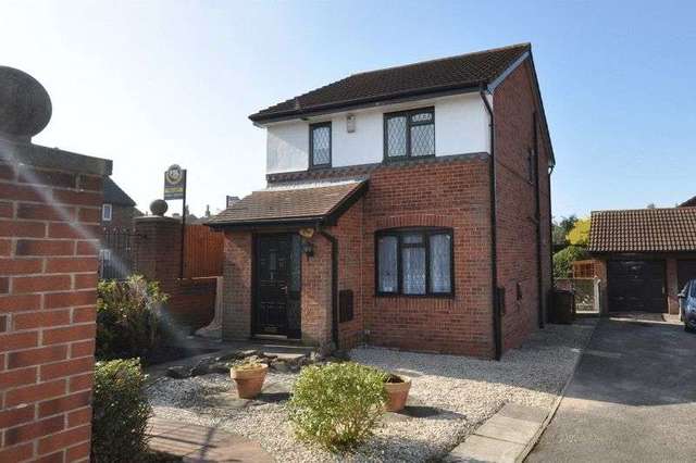  Image of 3 bedroom Detached house to rent in Parkinson Close Wakefield WF1 at Parkinson Close  Wakefield, WF1 4NR