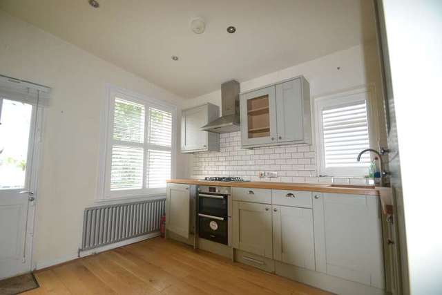  Image of 3 bedroom Flat to rent in Pember Road London NW10 at Kensal Rise, NW10 5LP