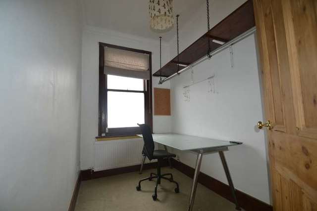  Image of 3 bedroom Flat to rent in Pember Road London NW10 at Kensal Rise, NW10 5LP