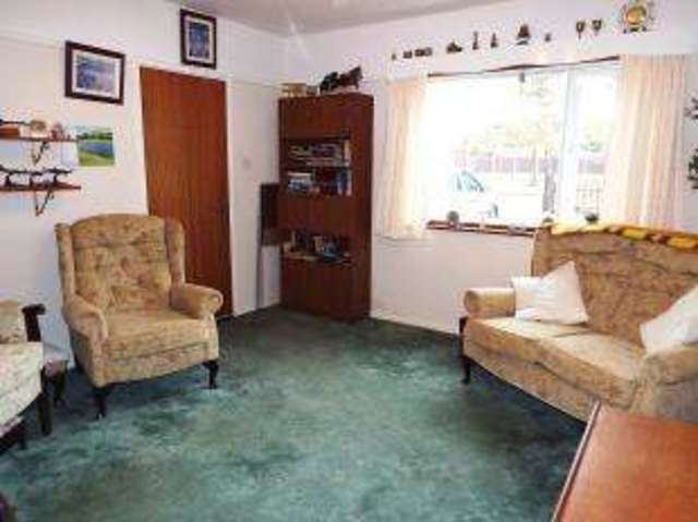  Image of 3 bedroom Semi-Detached house for sale in Petersham Road Long Eaton Nottingham NG10 at Long Eaton Nottingham Sandiacre, NG10 4DG