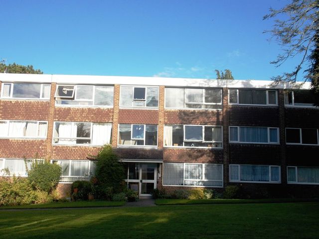  Image of 2 bedroom Flat to rent in Pinehurst Drive Kings Norton Birmingham B38 at Pinehurst Drive Kings Norton Birmingham, B38 8TH