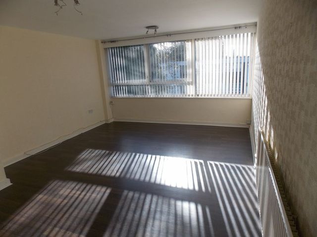  Image of 2 bedroom Flat to rent in Pinehurst Drive Kings Norton Birmingham B38 at Pinehurst Drive Kings Norton Birmingham, B38 8TH