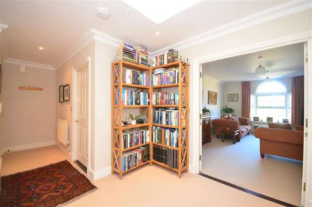  Image of 2 bedroom Apartment for sale in Potters Place Horsham RH12 at Horsham West Sussex Horsham, RH12 2PL
