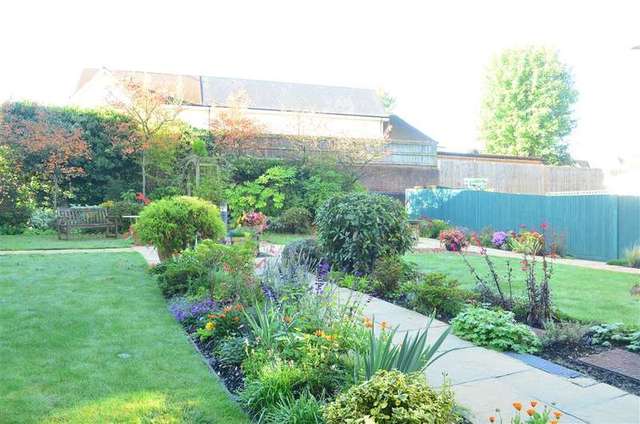  Image of 2 bedroom Apartment for sale in Potters Place Horsham RH12 at Horsham West Sussex Horsham, RH12 2PL