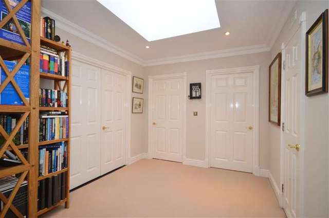  Image of 2 bedroom Apartment for sale in Potters Place Horsham RH12 at Horsham West Sussex Horsham, RH12 2PL