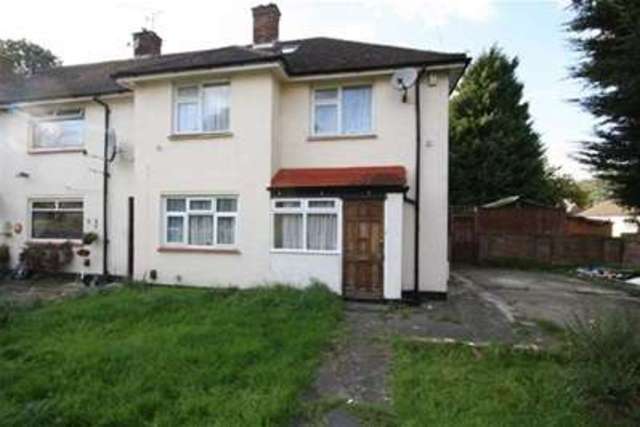  Image of 4 bedroom Semi-Detached house to rent in Purleigh Avenue Woodford Green IG8 at Purleigh Avenue  Woodford Green, IG8 8DS