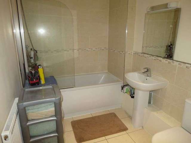  Image of 1 bedroom Flat to rent in Queen Street Morley Leeds LS27 at Queen Street Morley Leeds, LS27 8HE