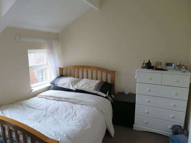  Image of 1 bedroom Flat to rent in Queen Street Morley Leeds LS27 at Queen Street Morley Leeds, LS27 8HE
