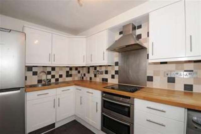  Image of 1 bedroom Property to rent in Queens Road Weybridge KT13 at Weybridge, KT13 0AB