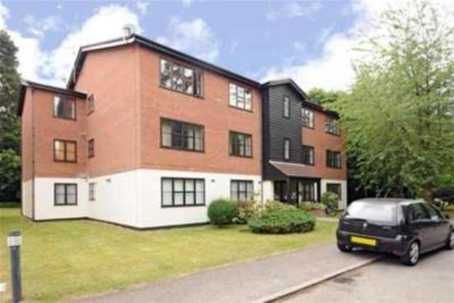  Image of 1 bedroom Property to rent in Queens Road Weybridge KT13 at Weybridge, KT13 0AB