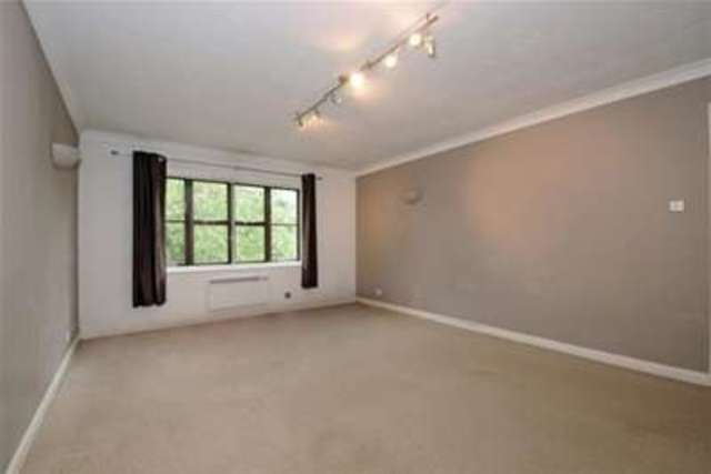  Image of 1 bedroom Property to rent in Queens Road Weybridge KT13 at Weybridge, KT13 0AB