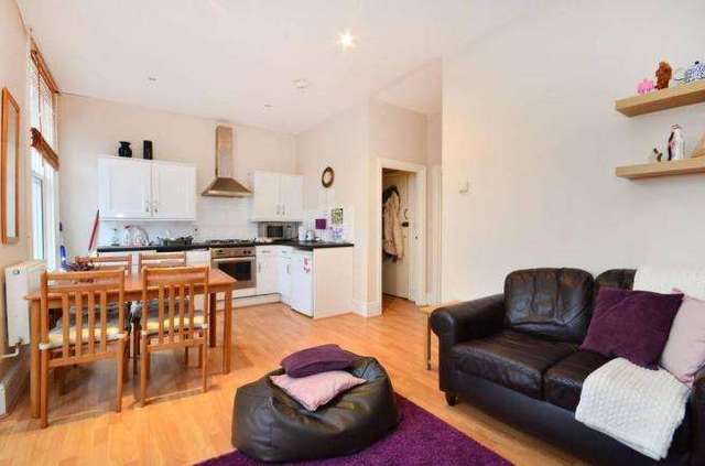  Image of 1 bedroom Flat to rent in Queens Road London SW19 at Wimbeldon  Wimbledon, SW19 8NP