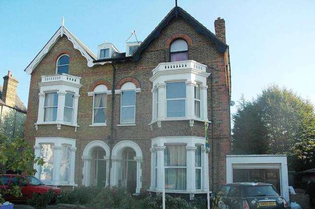  Image of 1 bedroom Flat to rent in Queens Road London SW19 at Wimbeldon  Wimbledon, SW19 8NP