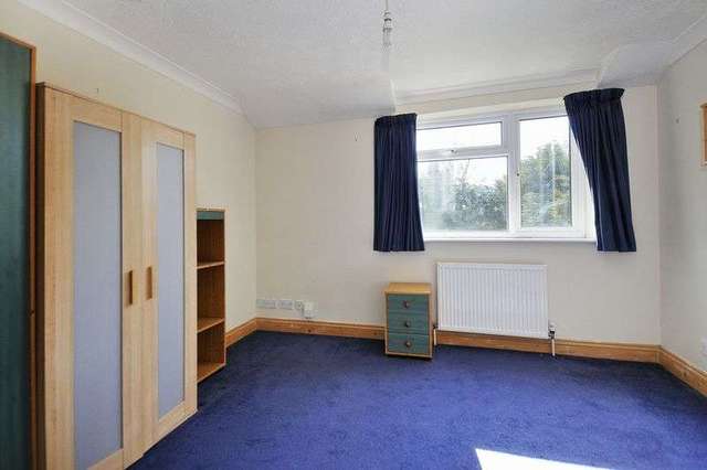  Image of 5 bedroom Semi-Detached house for sale in Raglan Avenue Worthing BN13 at Raglan Avenue  Worthing, BN13 2AW