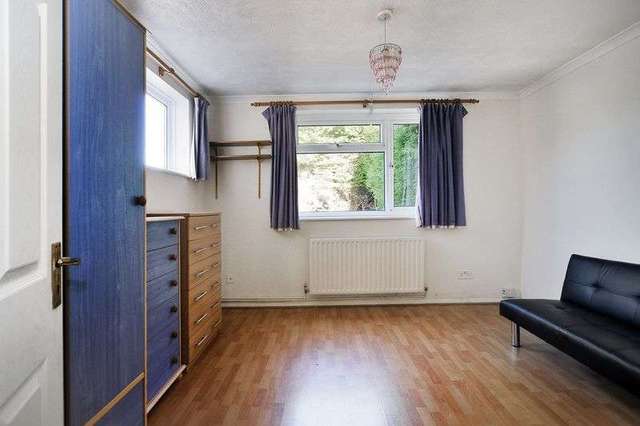  Image of 5 bedroom Semi-Detached house for sale in Raglan Avenue Worthing BN13 at Raglan Avenue  Worthing, BN13 2AW