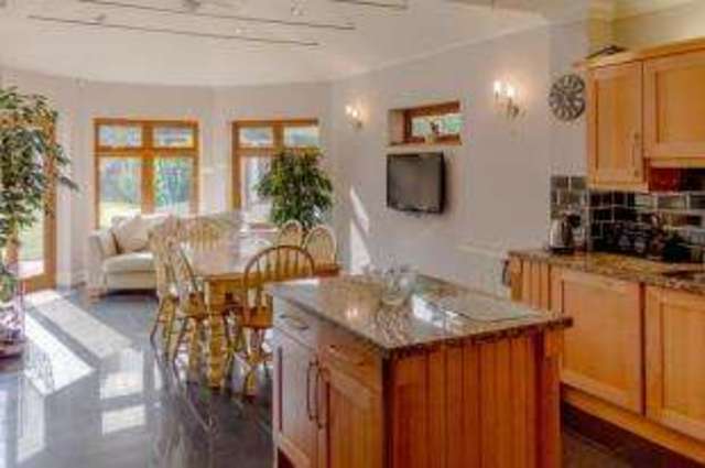  Image of 6 bedroom Detached house for sale in Leslie Road Rayleigh SS6 at Rayleigh Essex Rayleigh, SS6 8PB