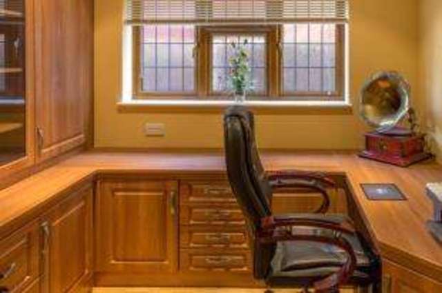  Image of 6 bedroom Detached house for sale in Leslie Road Rayleigh SS6 at Rayleigh Essex Rayleigh, SS6 8PB