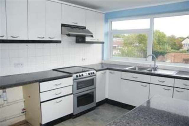  Image of 2 bedroom Maisonette to rent in Reigate Hill Reigate RH2 at Reigate, RH2 9NW