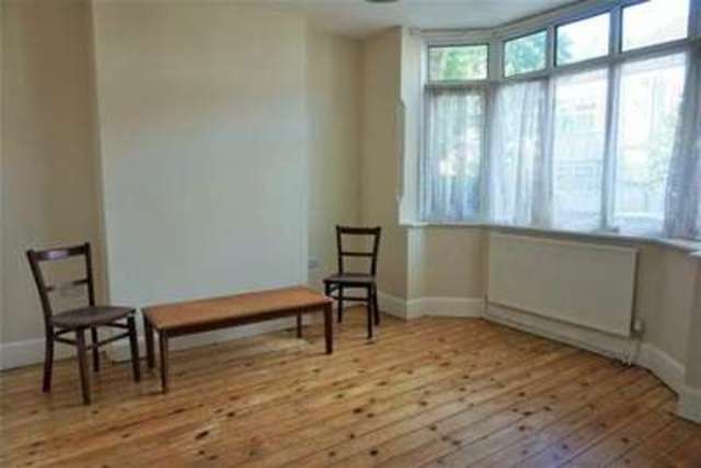  Image of 3 bedroom Detached house to rent in Rolleston Drive Nottingham NG7 at Nottingham, NG7 1JS