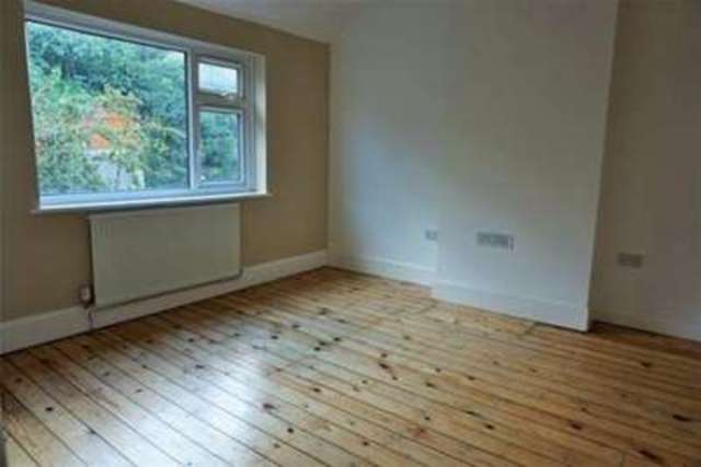  Image of 3 bedroom Detached house to rent in Rolleston Drive Nottingham NG7 at Nottingham, NG7 1JS