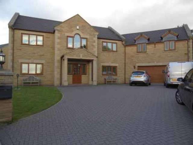  Image of 4 bedroom Detached house for sale in Ross Court Killamarsh Sheffield S21 at Sheffield South Yorkshire Sheffield, S21 1DL