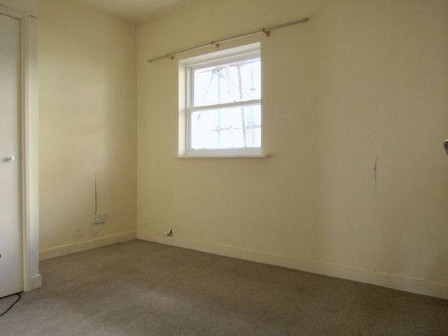  Image of 1 bedroom Flat to rent in Russell Square Brighton BN1 at Russell Square  Brighton, BN1 2EE