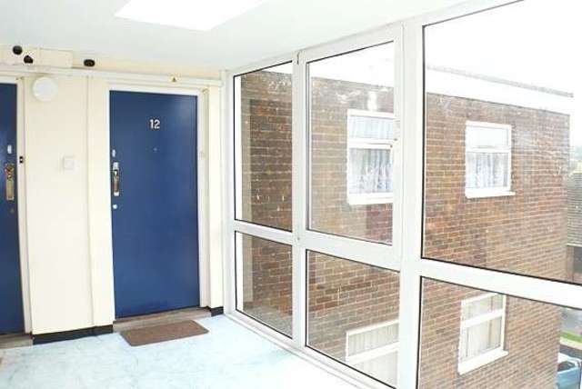  Image of 2 bedroom Flat to rent in Mill Road Salisbury SP2 at Mill Road  Salisbury, SP2 7RU