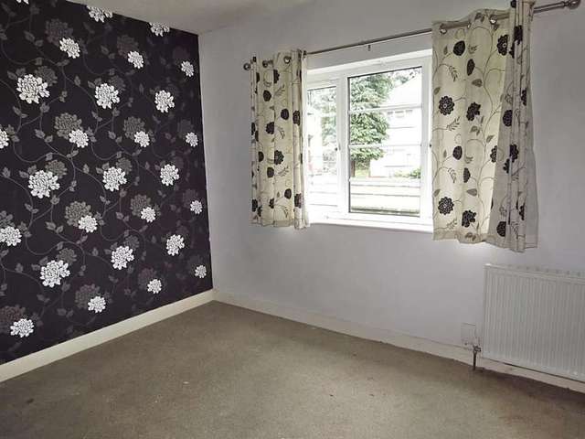  Image of 2 bedroom Flat to rent in Sandringham Crescent Moortown Leeds LS17 at Leeds LS17 Leeds, LS17 8DE