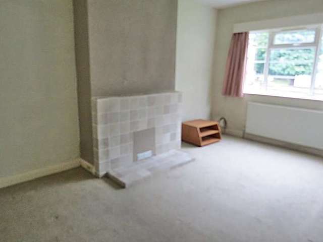 Image of 2 bedroom Flat to rent in Sandringham Crescent Moortown Leeds LS17 at Leeds LS17 Leeds, LS17 8DE