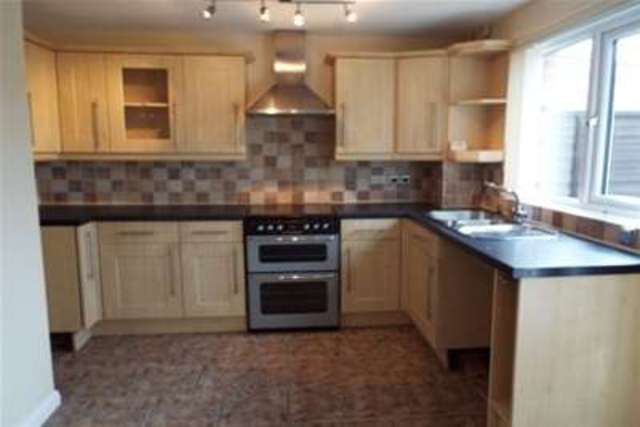  Image of 3 bedroom Terraced house to rent in Shaftgate Avenue Shepton Mallet BA4 at Shepton Mallet, BA4 5YA