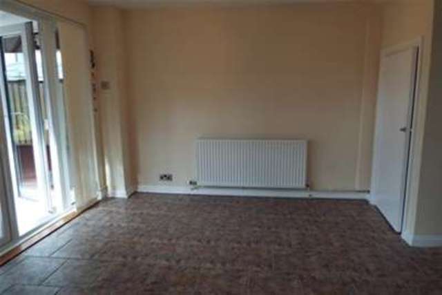  Image of 3 bedroom Terraced house to rent in Shaftgate Avenue Shepton Mallet BA4 at Shepton Mallet, BA4 5YA