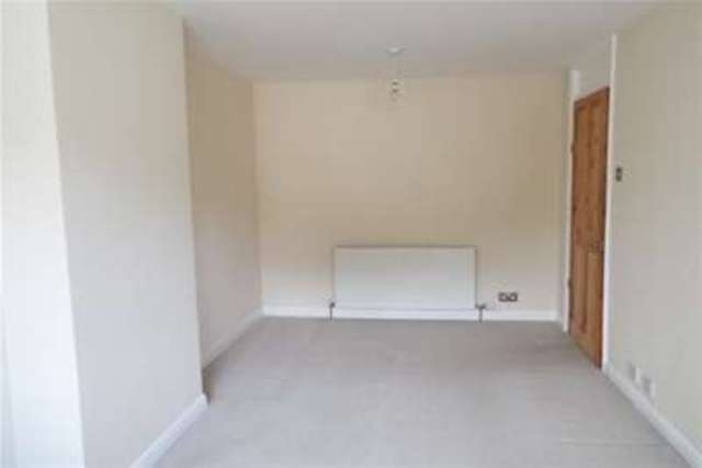  Image of 3 bedroom Terraced house to rent in Shaftgate Avenue Shepton Mallet BA4 at Shepton Mallet, BA4 5YA