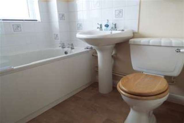  Image of 3 bedroom Terraced house to rent in Shaftgate Avenue Shepton Mallet BA4 at Shepton Mallet, BA4 5YA