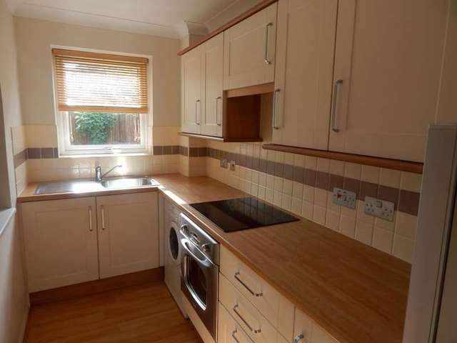 Image of 1 bedroom End of Terrace to rent in Shetland Way Fleet GU51 at Fleet, GU51 2UD