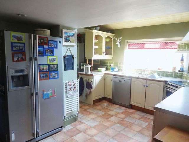  Image of 3 bedroom Detached house for sale in Silver Road Street BA16 at Silver Road  Street, BA16 0JP