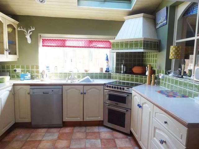  Image of 3 bedroom Detached house for sale in Silver Road Street BA16 at Silver Road  Street, BA16 0JP