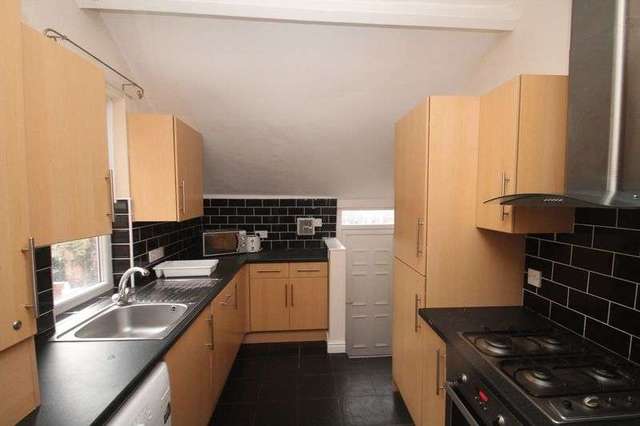  Image of 1 bedroom Property to rent in Simonside Terrace Heaton Newcastle upon Tyne NE6 at Simonside Terrace Heaton Newcastle Upon Tyne, NE6 5DZ