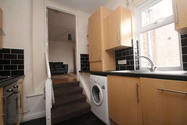  Image of 1 bedroom Property to rent in Simonside Terrace Heaton Newcastle upon Tyne NE6 at Simonside Terrace Heaton Newcastle Upon Tyne, NE6 5DZ