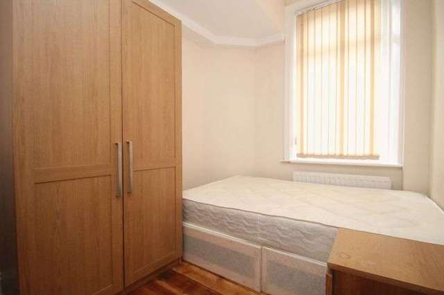  Image of 1 bedroom Property to rent in Simonside Terrace Heaton Newcastle upon Tyne NE6 at Simonside Terrace Heaton Newcastle Upon Tyne, NE6 5DZ