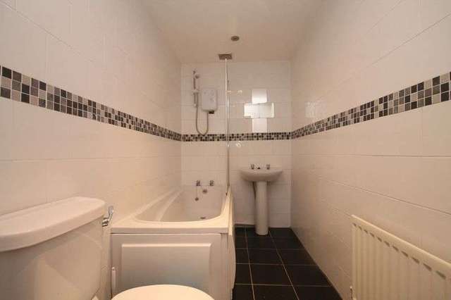  Image of 1 bedroom Property to rent in Simonside Terrace Heaton Newcastle upon Tyne NE6 at Simonside Terrace Heaton Newcastle Upon Tyne, NE6 5DZ