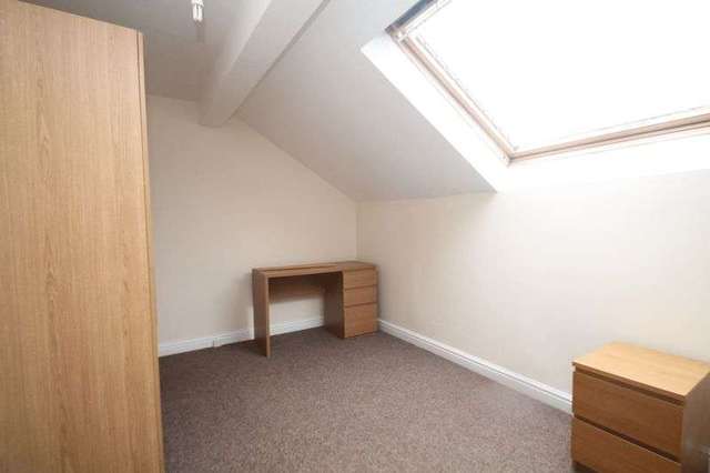  Image of 1 bedroom Property to rent in Simonside Terrace Heaton Newcastle upon Tyne NE6 at Simonside Terrace Heaton Newcastle Upon Tyne, NE6 5DZ