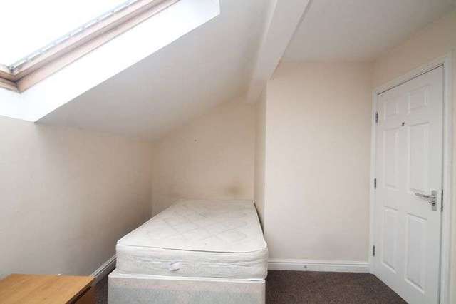  Image of 1 bedroom Property to rent in Simonside Terrace Heaton Newcastle upon Tyne NE6 at Simonside Terrace Heaton Newcastle Upon Tyne, NE6 5DZ