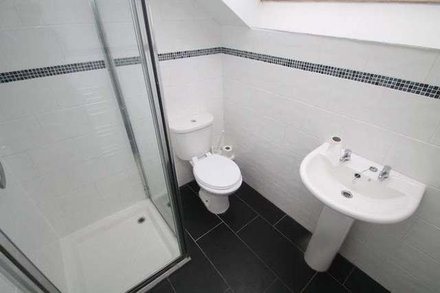 Image of 1 bedroom Property to rent in Simonside Terrace Heaton Newcastle upon Tyne NE6 at Simonside Terrace Heaton Newcastle Upon Tyne, NE6 5DZ