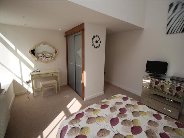  Image of 3 bedroom Flat to rent in Simpson Loan Edinburgh EH3 at City Centre Edinburgh Edinburgh, EH3 9BF